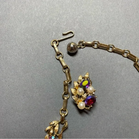 Vintage Linser red rhinestone pearl gold necklace earring set - Picture 6 of 7